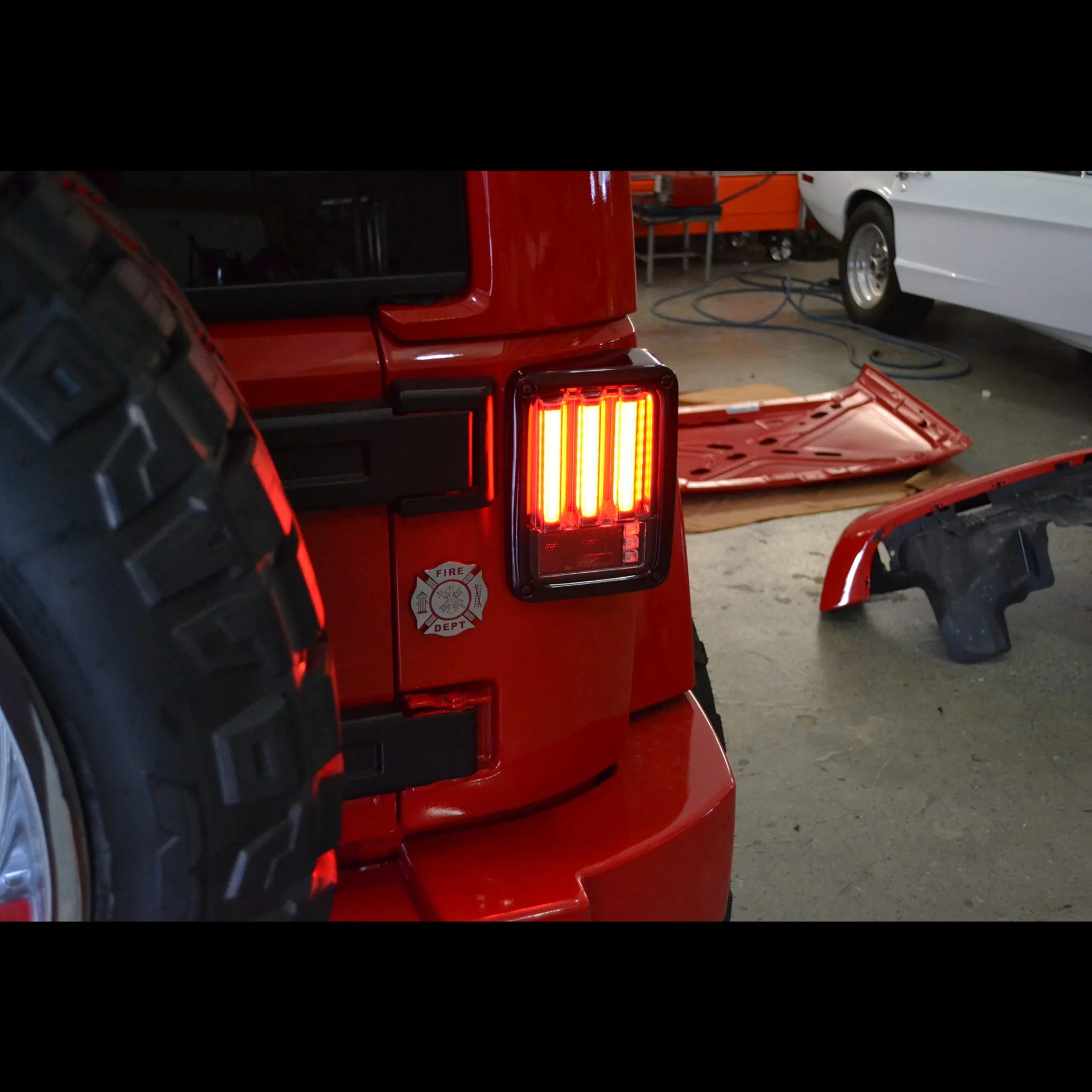 Jeep Wrangler JK 07-18 Ultra Bright Scanning OLED Bar Style Tail Lights - Multiple Lens - Image 8