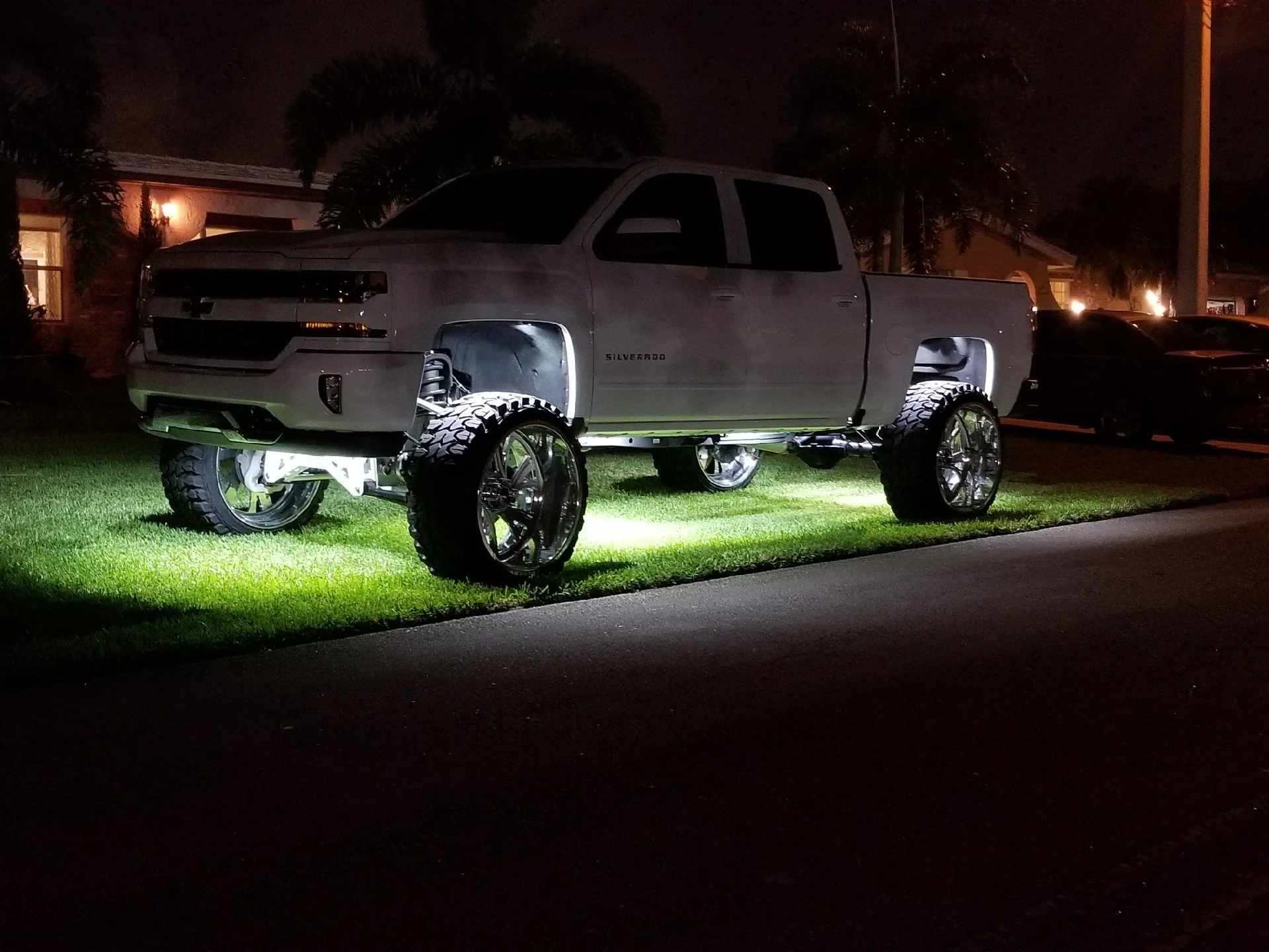 Universal 4-PC Ultra Bright CREE LED Underbody Rock Lights - Multiple Colors - Image 7